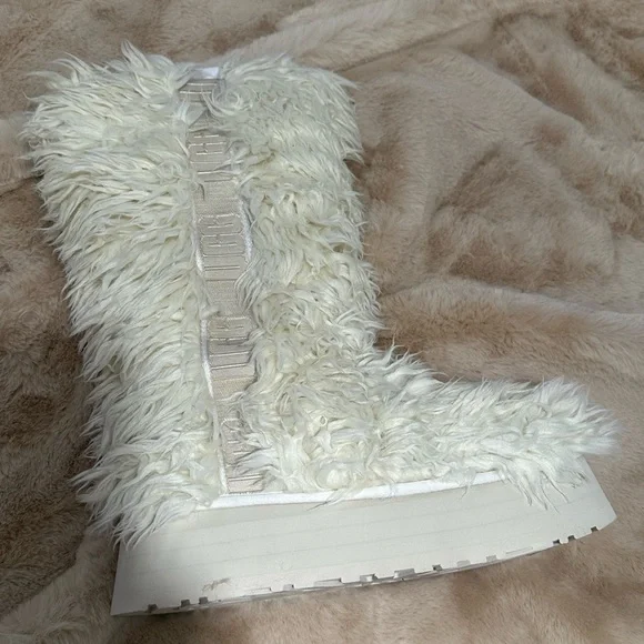 UGG Fluff Momma Sugar Boot - Picture 4 of 5